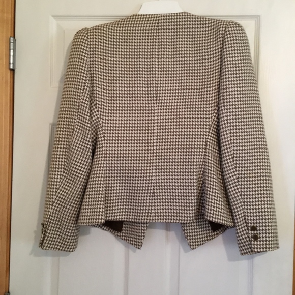 ATRIUM COLLECTION TAUPE & WHITE SUIT - SIZE 6/7 - Picture 2 of 4